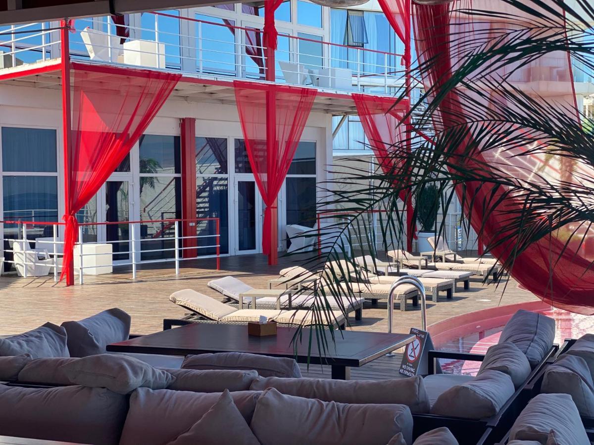 Beach Club Odessa Hotel Night Club Bagian luar foto